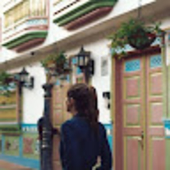 Meet your Posher, Liz - Picture 1 of 1